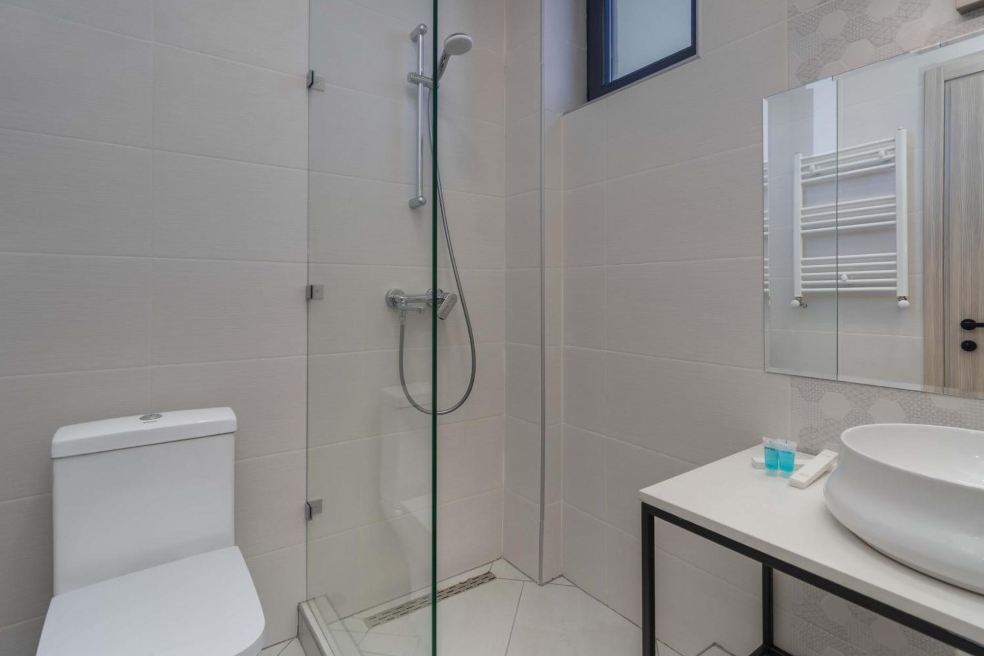 Hotel Alexandria Saguramo Экстерьер фото