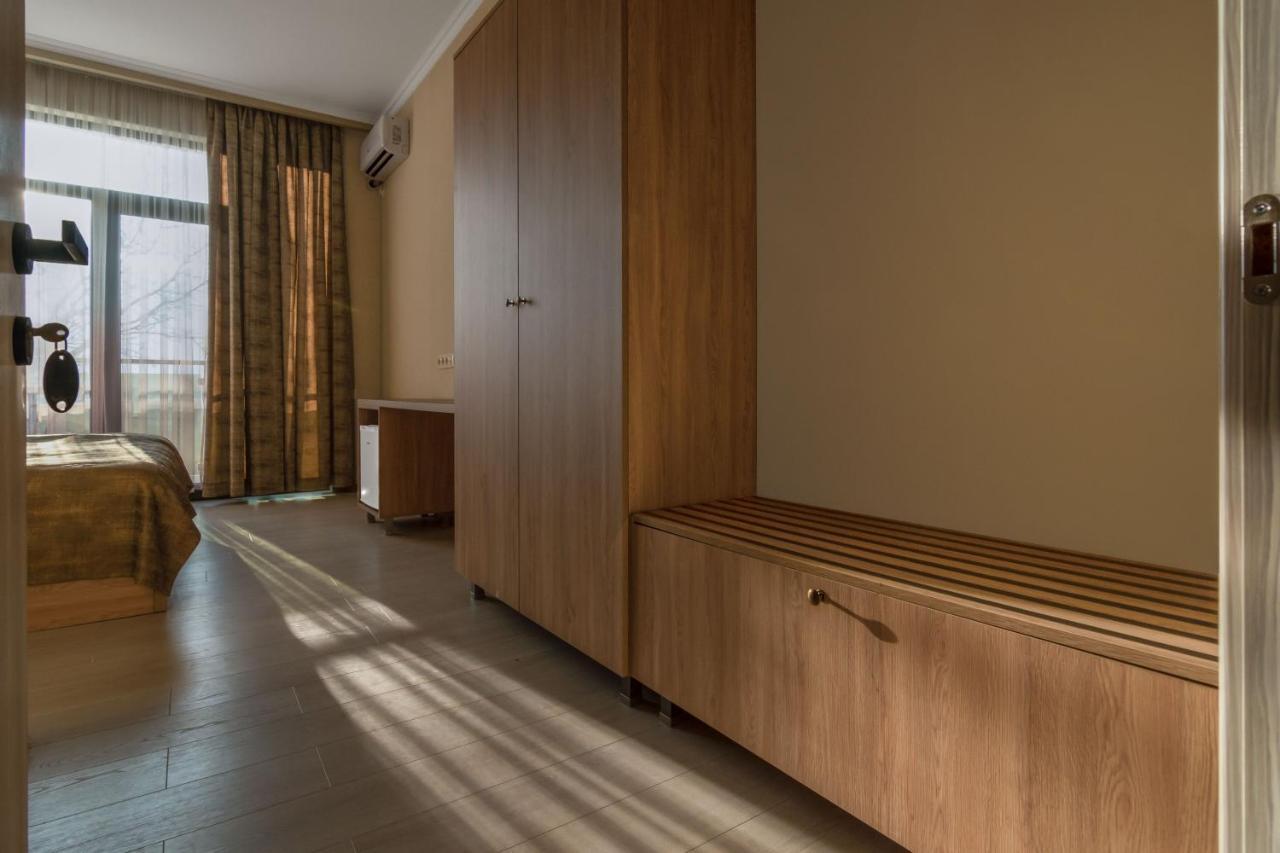 Hotel Alexandria Saguramo Экстерьер фото