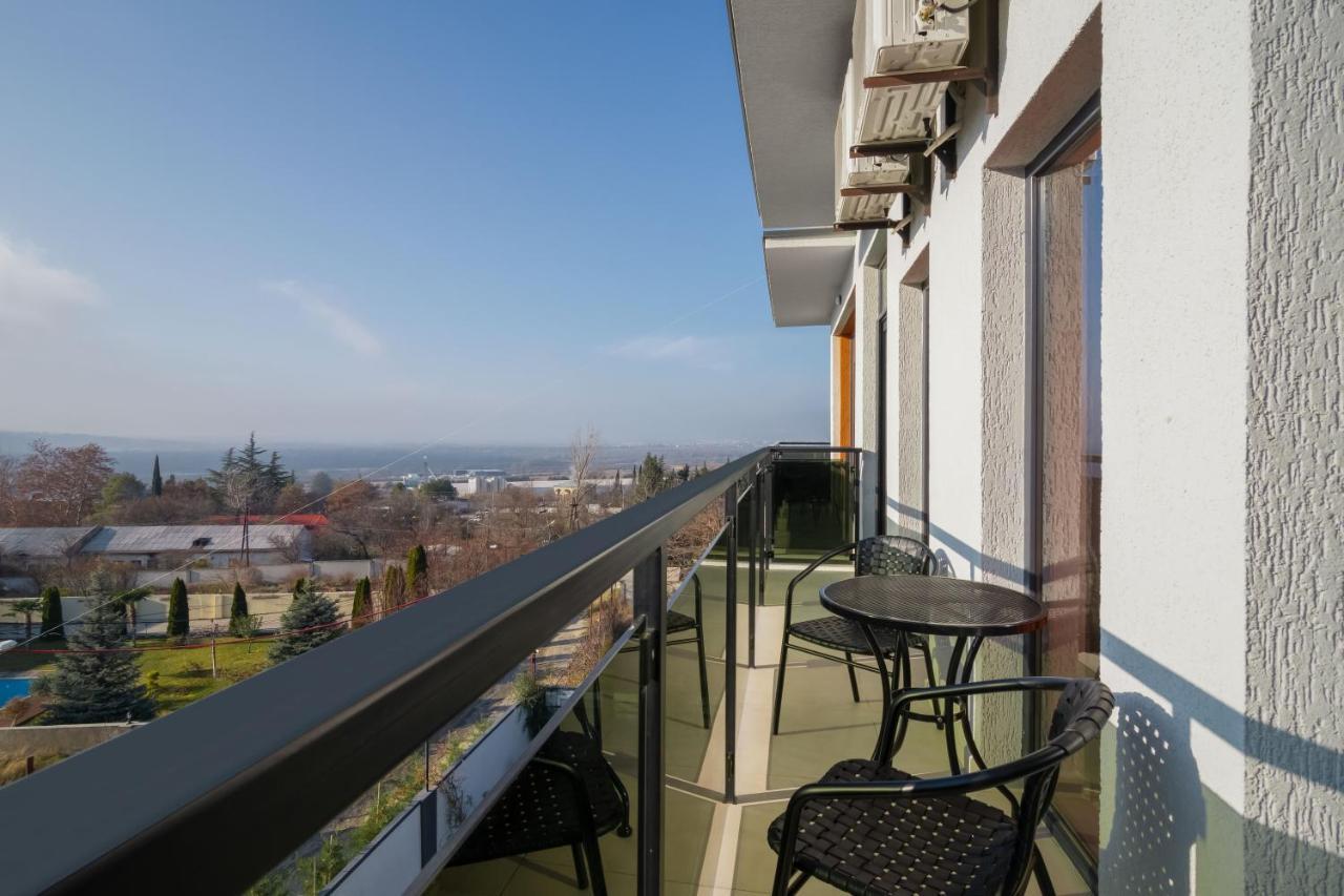 Hotel Alexandria Saguramo Экстерьер фото